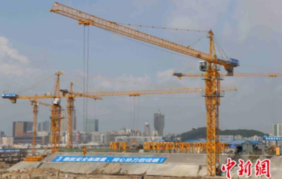 中聯重科塔吊 港珠澳大橋核心工程的“空中巨臂”