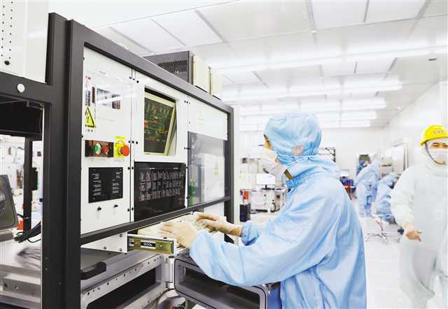 聯(lián)合微電子中心工程師實驗室工藝測試 電子工程的精密與創(chuàng)新